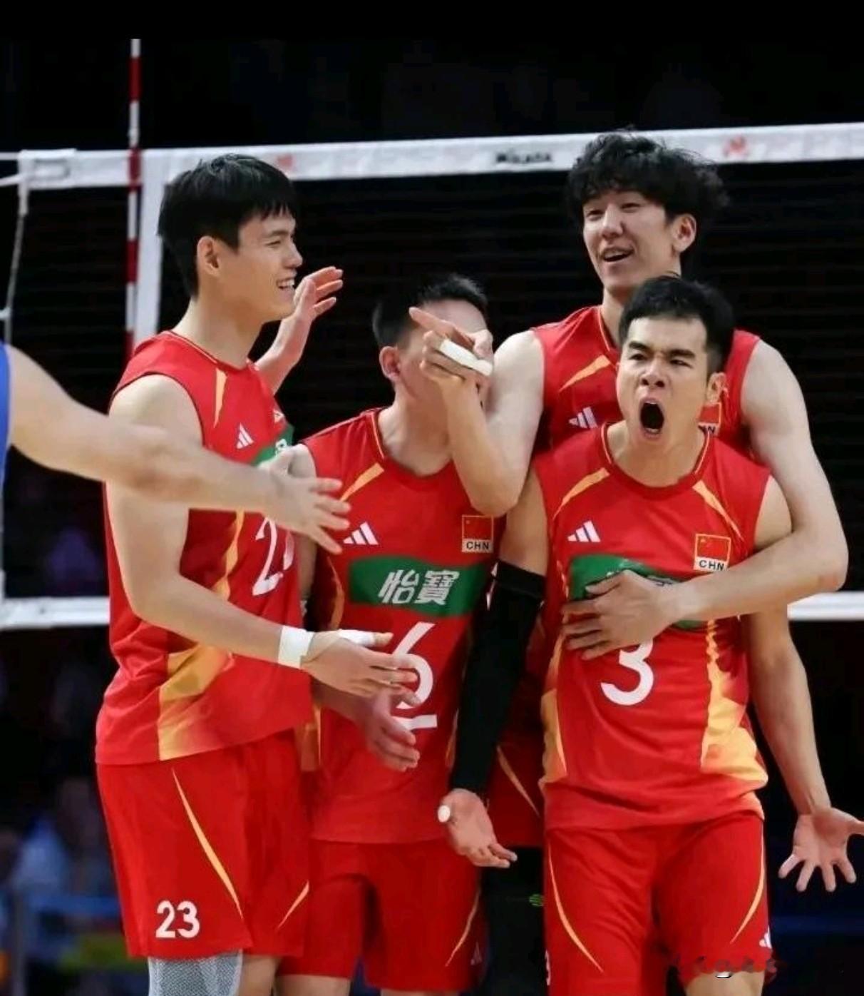 中国最牛！！！名古屋亚运会还有最后三天闭幕，中国代表团目前已拿到154枚金牌，之前金牌最高纪录是上届杭州亚运会的201金，而境外参加亚运会金牌数排名前三的是2006多哈的165金、2014仁川的151金和2018雅加达的132金，现在的成绩已经是“坐二望一”了，距离165金的境外参赛最高纪录还差10