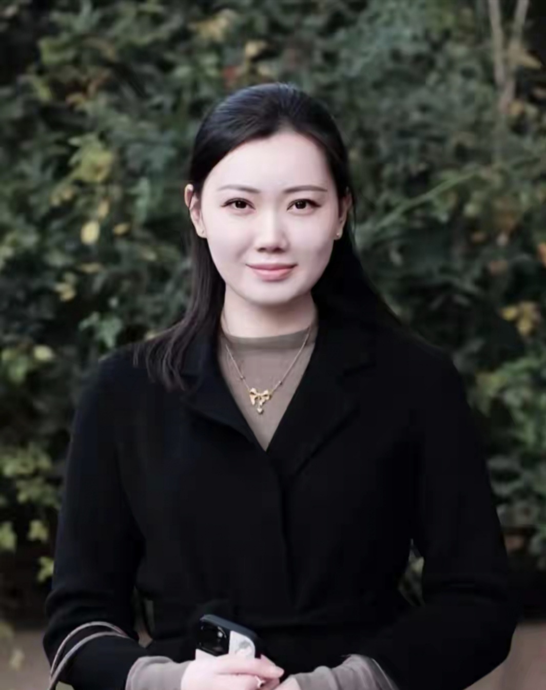 端庄大气，真是标准的东方美女呀！