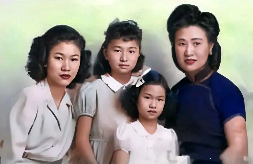 严幼韵与杨光泩育有三个女儿。长女杨蕾孟是资深编辑，担任过出版社总编辑；次女杨雪兰曾任通用汽车公司全球副总裁，是“百人会”的发起创办者之一；三女杨茜恩地产从业者、公益人士，53 岁因大肠癌病逝，丈夫是著名慈善家唐骝千。