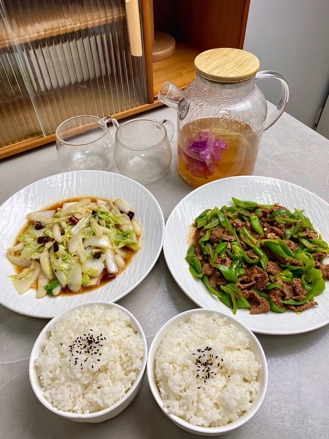 青椒炒肉、酸辣白菜家常菜教程分享～