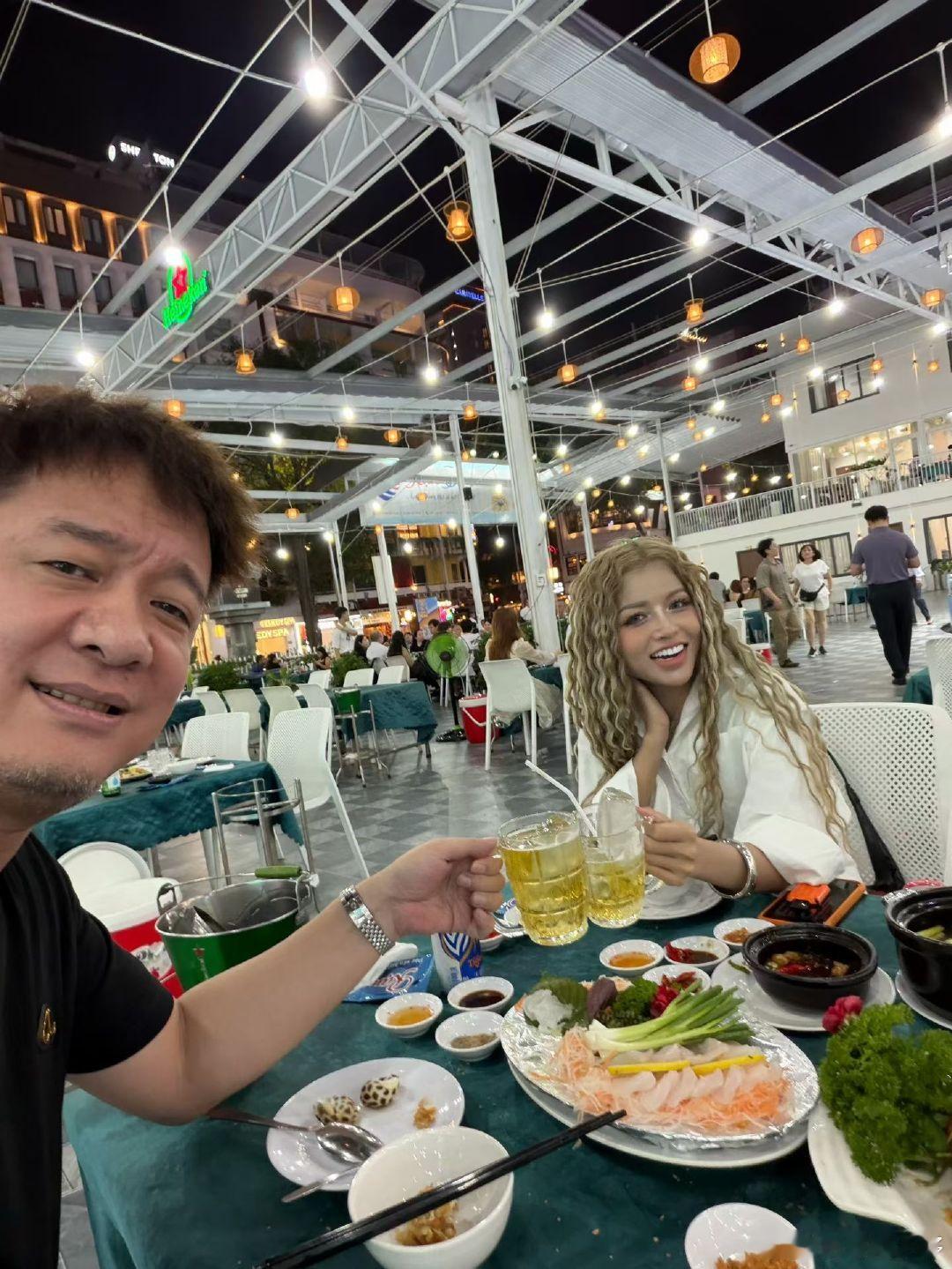 这是我在越南的哥伦比亚裔越南朋友，她家一共姐妹三个，这次分享的是老三，老大老二明天分享[doge] ​