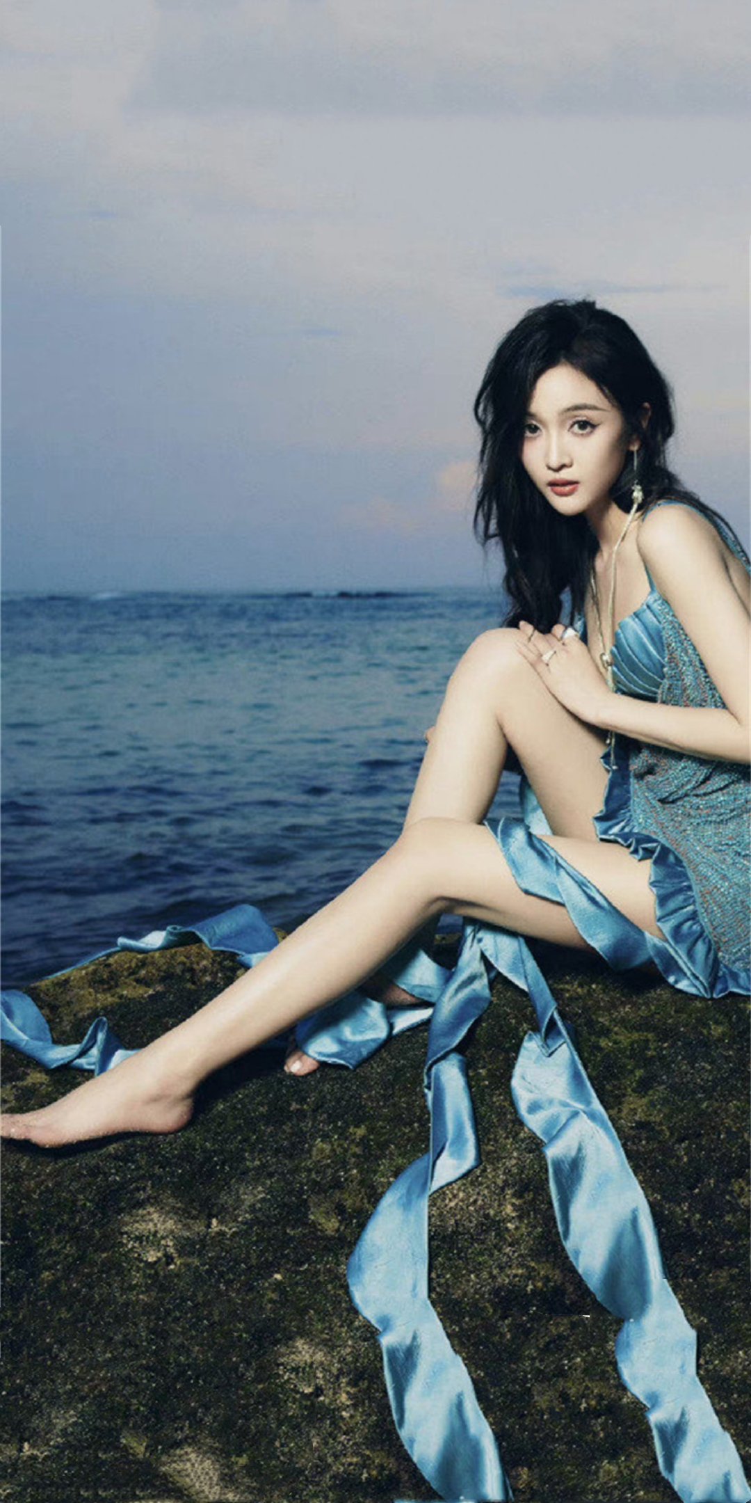 吴宣仪领衔主演原创音乐剧《她的海》，10月16-17日长沙梅溪湖连演两场收官，她饰演清代疍家女石香姑（郑一嫂），以家国自由爱情为题；电影《我画你猜》9月也已开机。 #吴宣仪[超话]# ​