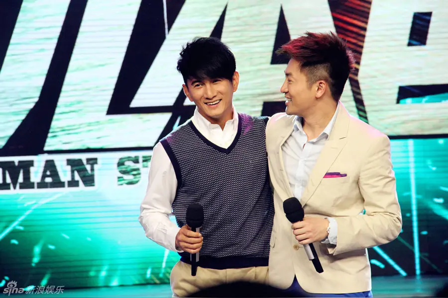 吴奇隆肯定没苏有朋有钱，苏出道最早，导演、音乐人、演员啥都干，吴这几年淡出大荧幕，不怎么拍戏，最关键的是苏有朋是单身没有结婚，财产除了自己花就是给父母用，苏的父母年纪大了花不了多少钱，饮食比较清淡，还能照顾自己、能吃饭走路，不需要请护工，吴奇隆就不同了，早就结婚了和刘诗诗有个儿子，后又在北京买了房，
