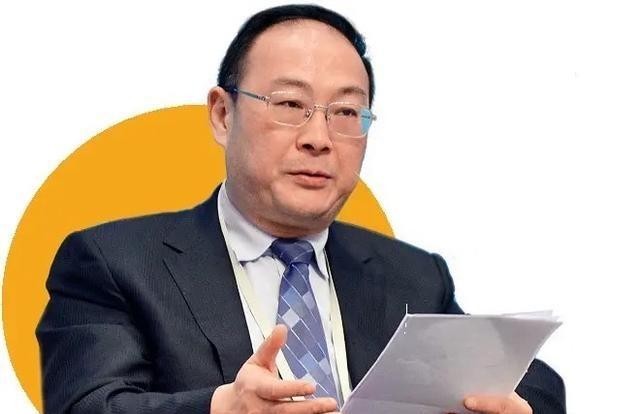 “台海到底会不会动手？”金灿荣把话挑明了！

不是猜日子，是万亿军费和三艘航母已经顶到门前！

2025年11月，福建舰挂旗入列，甲板上的弹射轨道排成平直的线条。2026年1月，国防部新闻发言人回答记者提问时说道，福建舰正按计划开展各项试验训练，逐步形成编队体系作战能力。同一时期，辽宁舰穿过第一岛链