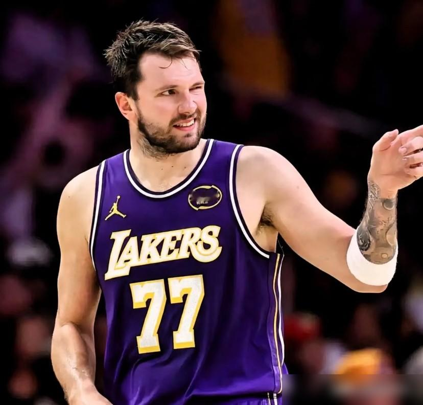 别吹了，东契奇打雷霆的数据你看过吗？单场6次失误，正负值-31，这球再...