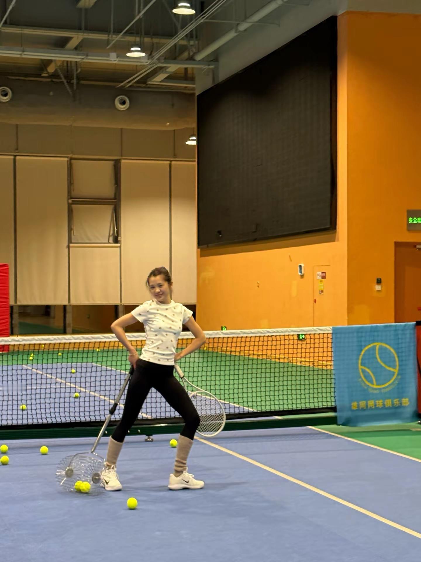 还是学不会～小姐姐怎么就是不会打反手啊 🎾