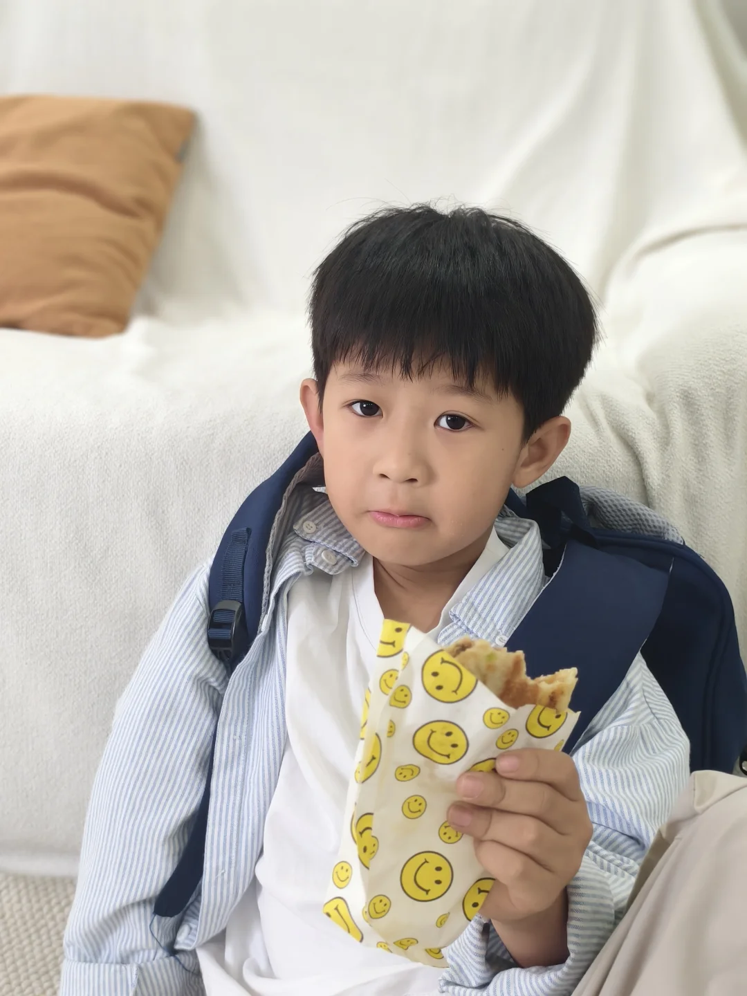 就是这个吃货小男孩