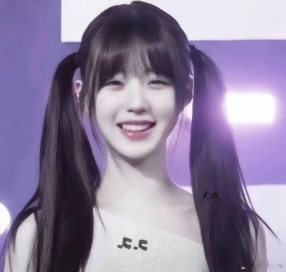 #张元英[超话]##张元英# 
🐰兔痕世紀ʟᴏᴠᴇ♡
第一次遇见瑛天 遮住你侧脸
这妮妮萌物来的*^O^*💋 ​