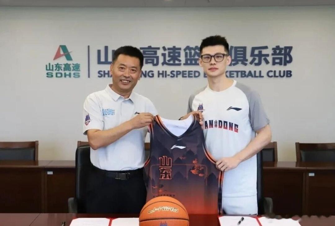 是时候该喊出山东高速男篮总冠军！山东男篮官宣王岚嵚正式完成签约，回归家...