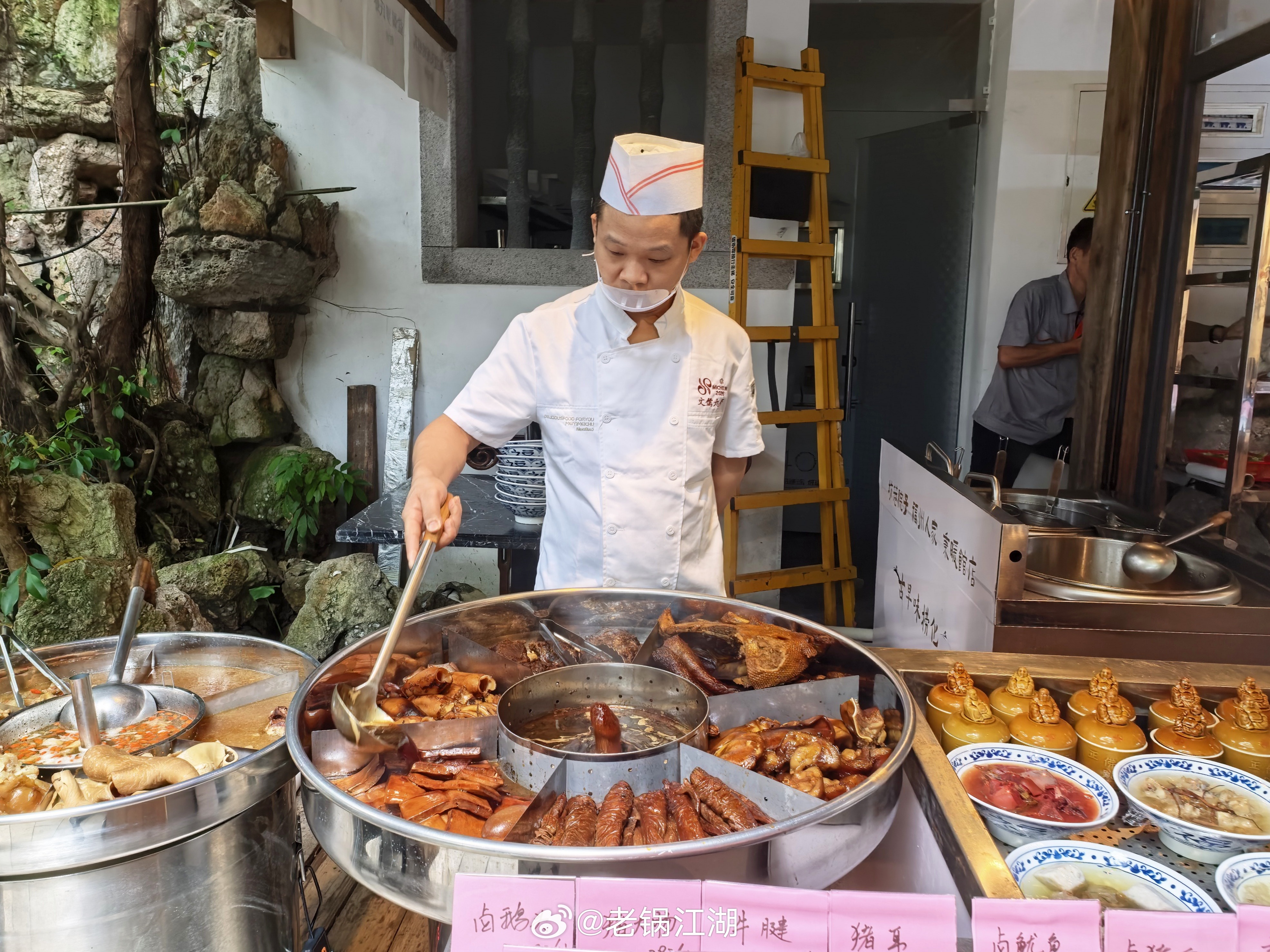 秉暖馆店的福州茶点。庭轩雅韵呈闽味，浅酌清欢乐仲秋。 ​​​