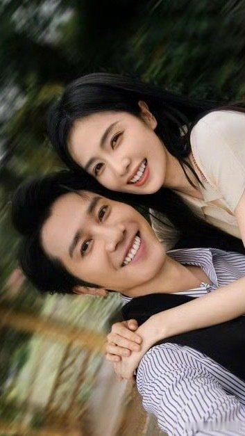 #白鹿七夕剧宣好忙#就一部待播剧她忙啥呢，这个合照这部剧变年代中偶了吗[笑cry] ​