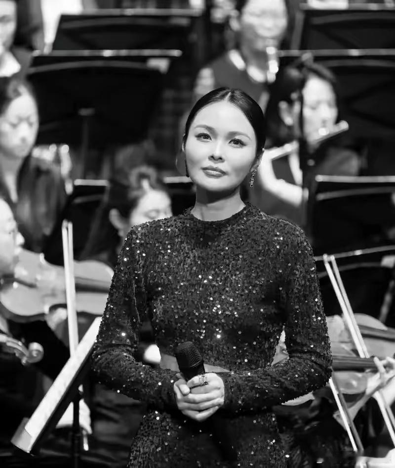 女高音歌唱家龚爽的离世，
让36岁的我突然明白了一个道理，
作为女人，这辈子最重要的不是金钱，不是事业，而是健康。
​龚爽因卵巢癌去世，年仅37岁，此外她是阎维文很欣赏的学生之一。
​之所以认识她，是因为她翻唱的一首《沂蒙颂》，可以说她是我最喜欢的歌手之一了。
​其实，卵巢癌和人的情绪有 ​