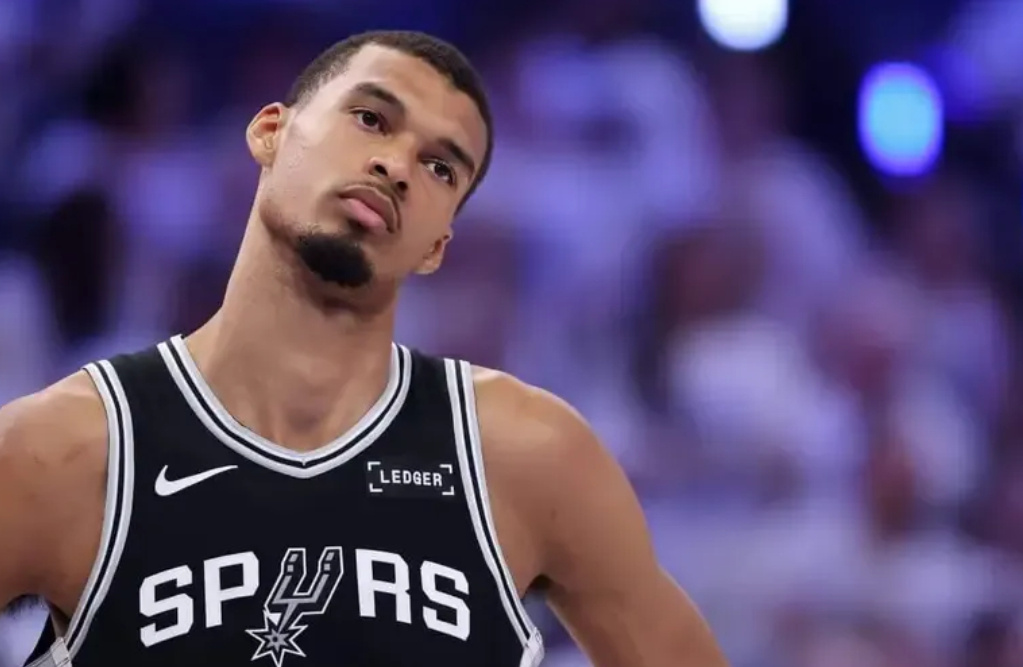 Amick：文班在重要比赛后拒绝采访，联盟可能会对其罚款  NBA季后...
