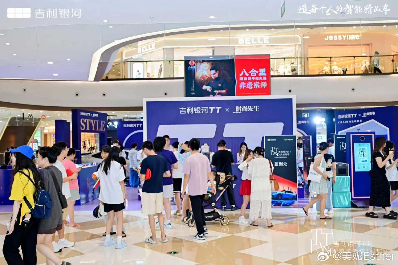 之前去店里看了这台实车，真的很惊艳
吉利银河TT巡展也正在开放
很喜欢车内磁吸接口和螺纹供电接口
太适合我这种爱拍照的博主啦！ ​