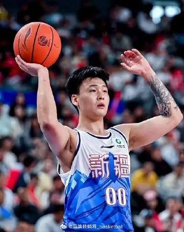在经过多日的商讨之后， CBA官方宣布：赵睿￼因在社媒平台发表严重不当...