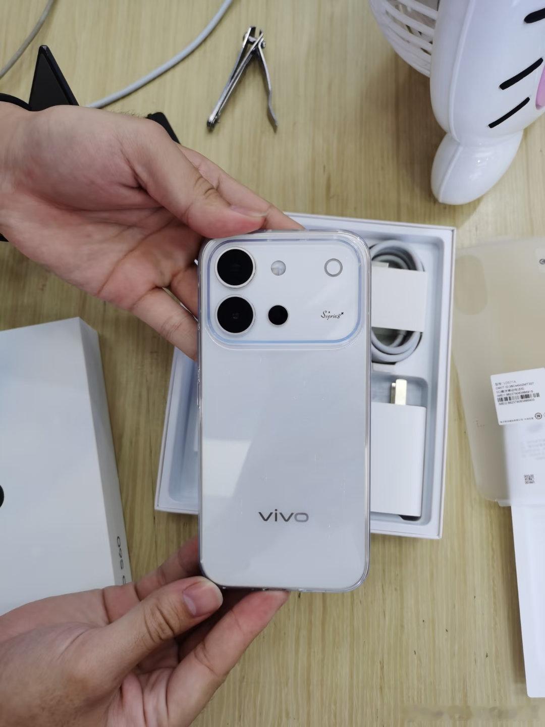 #vivo[超话]##vivo相册里的高光时刻##2026V粉嘉年华#  
🌟 我的vivo S60星星海，记录下了2026年夏天所有的光 🌟

今天想认认真真跟大家聊聊我手里这台vivo S60星星海。不是参数党那种聊法，就是一个普通女孩拿到新手机之后，每天揣在兜里、拿在手上、拍了一整个夏天的那种真实感受 📱✨

 ​