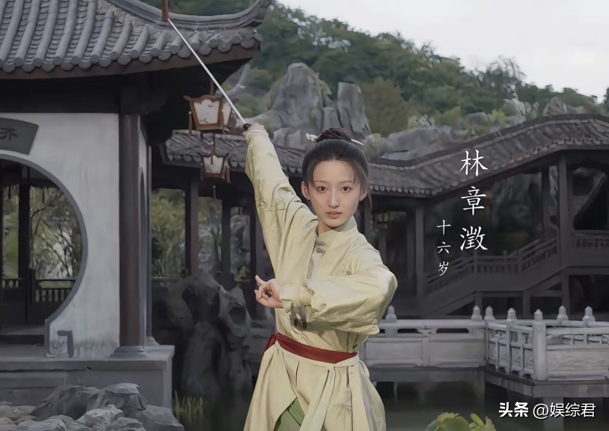 《兰香如故》里许兰香和林锦岐的女儿，选角确实让人有点出戏。先声明，不针对小演员，孩子演得自然，长得也清秀，问题不在她本人，而在“像不像”。

一家三口同框时，观众本能会找遗传痕迹。可这位小演员和许兰香、林锦岐放在一起，眉眼、脸型、气质都缺少呼应，反倒某些角度更像韩梁。剧情越强调亲情，弹幕越容易飘过一