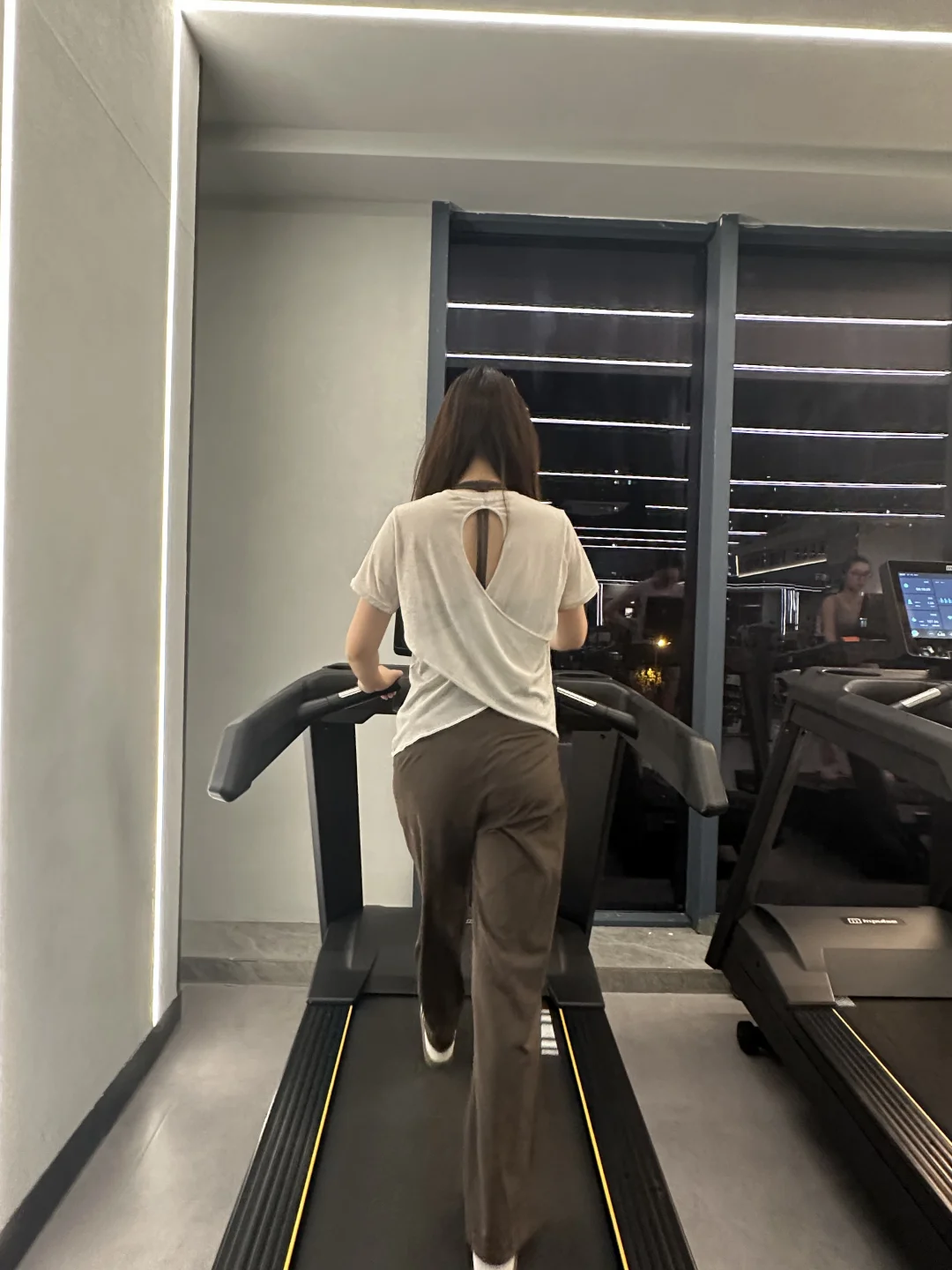 又是下班直接穿去健身房的那种