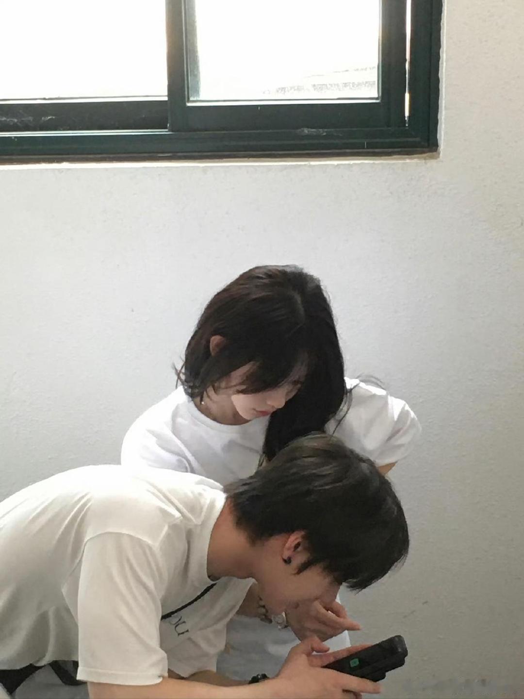 徐梦洁晒与任世豪合照，同框青春氛围拉满 ​