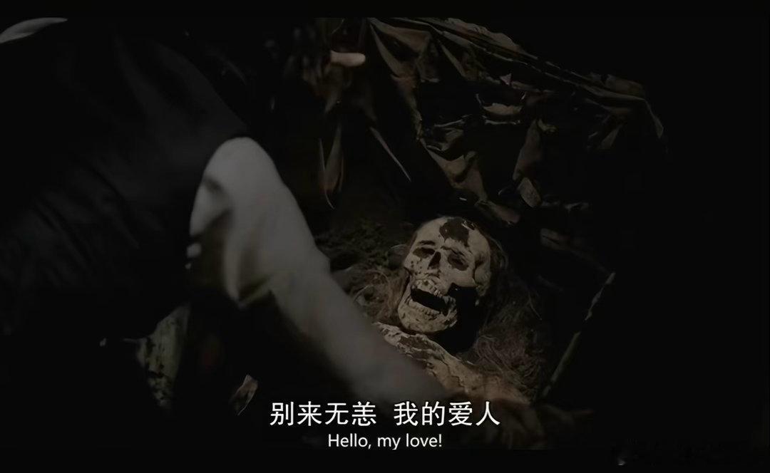 我给你的爱，就像呼啸山庄。

一句话：道德判我死刑，哲学判我无罪。
我并不想谈原生创伤和宽恕之心，《呼啸山庄》让我触动最大的是本我和超我的不断纠缠。

有一种羁绊，爱着也恨着。爱的时候仿佛能看到往后余生都与你携手，恨的时候想当面留报复你折磨你，想你的时候能原谅你的所作所为为你找借口， ​