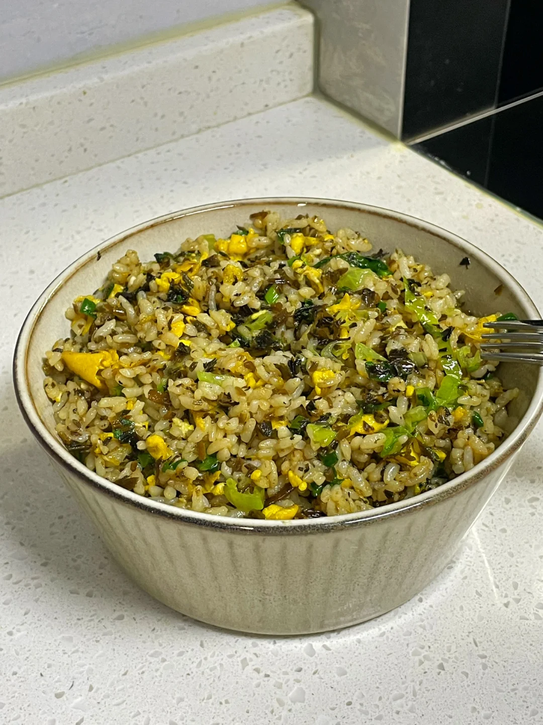 炒饭党必吃的芽菜炒饭，一整个香住了🤤