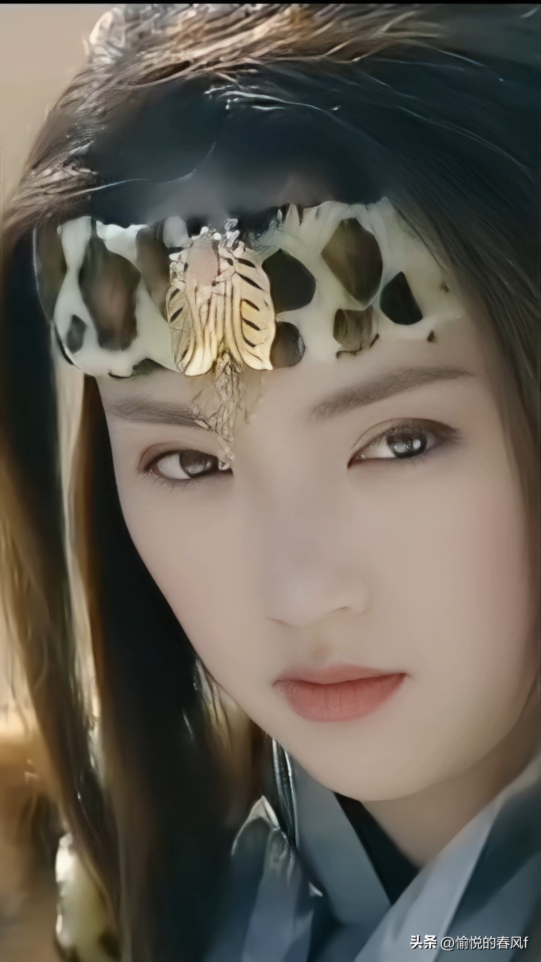 有哪些美女让人过目难忘？80的回忆录，追过的女孩，追过的剧。没有AI，没有修图美颜等等高科技加持。自然的青春大眼睛美女，还买海报张贴在房间墙上，周氏美女，还有金喜善。西游记中的女儿国国王，及妖精门，续集里还有个孔雀公主。还有古龙剧里的女主，金庸武侠剧里的。叫不出名字，忘记了。现在的美女脸蛋更记不