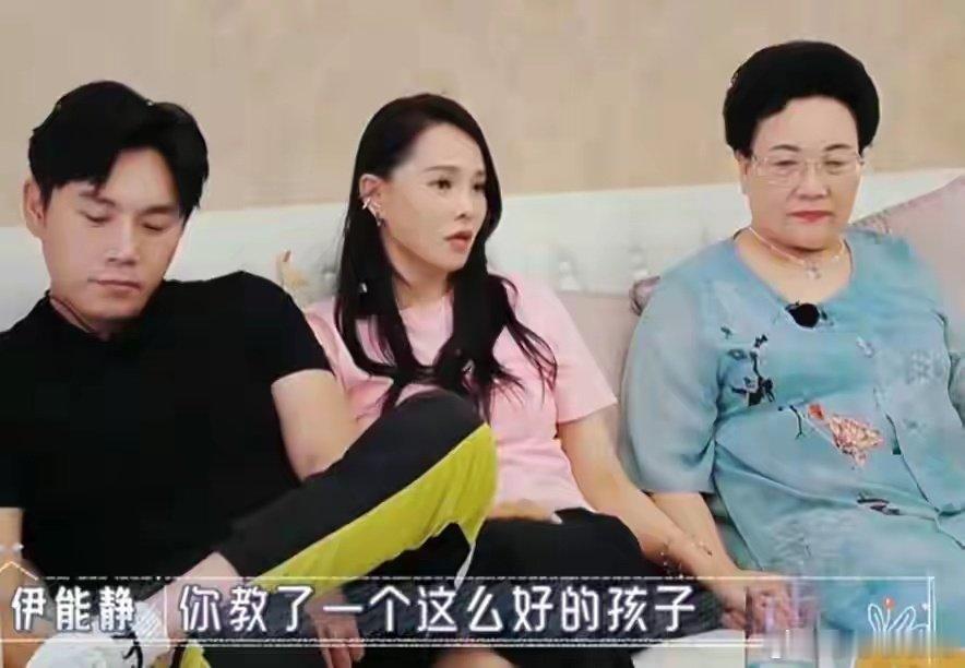 伊能静回沈阳婆家，秦昊爸妈住的别墅真豪华，在家做饭吃的很亲民 ​