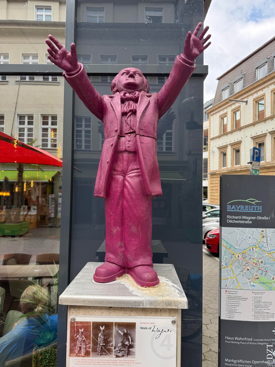 #寻味德国# 拜罗伊特(Bayreuth)，瓦格纳迷的一生必去之地，借着拜罗伊特音乐节迎来150周年之际，《一饭封神》第一季九强主厨 与旅行作家还有以“味”为引，以“乐”为路，走了一场美食与音乐之旅，探寻音乐家们的那张餐桌，挖掘瓦格纳与指挥家、艺术家们的日常生活与钟爱的菜肴，《寻味德国》美食微纪录片第三集《音乐家们的那张餐桌》即将播出，敬请期待！#德国就该这样玩##德国不止于此#