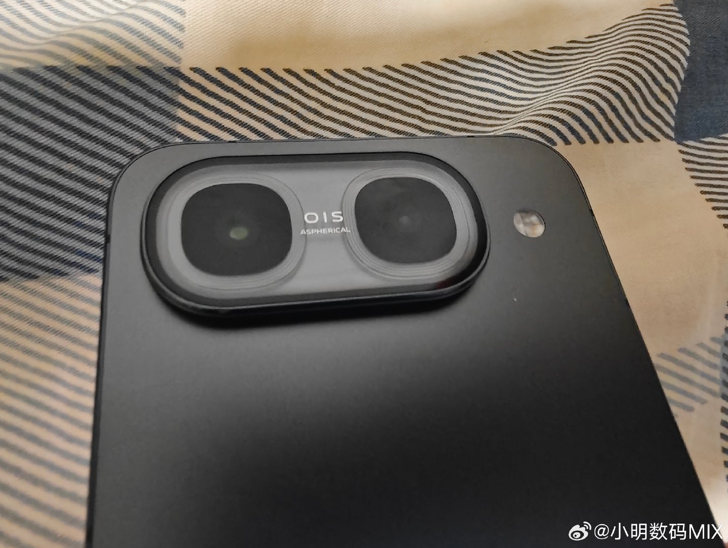 #iqoo[超话]# 
所有人，感受[打call]
来自iQOOneo系列最强机器[doge]
2K屏幕，首发天玑9500M，搭配9100mAh。金属中框，IP68/IP69，OriginOS 6[打call]
#iQOO Neo11 至尊版# ​