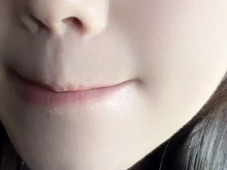 强推一个韩国的唇角漂色剂