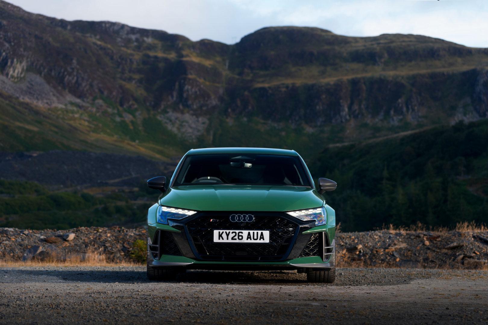 【奥迪壁纸】奥迪 RS 3 Sportback competition limited

分辨率：8082×5388

#奥迪[超话]# ​
