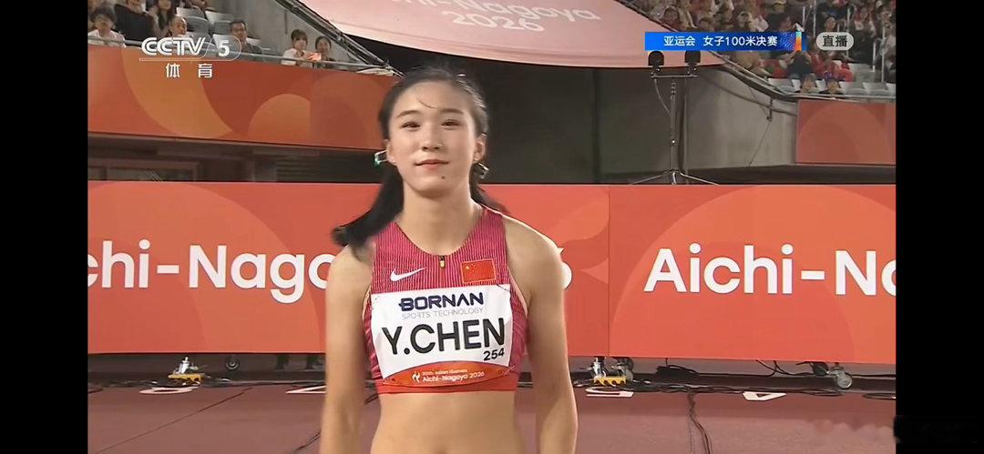 #陈妤颉100米夺金#
超级美，未满十八
女子100米，11秒06，夺冠，并刷新亚运会赛会纪录

额外说两点：
1、女子100米亚洲纪录，依然是中国选手李雪梅创造的。

2、葛曼棋，解说：她预选赛受伤了。可惜了，还记得她在上街杭州亚运会的精彩表现。  ​