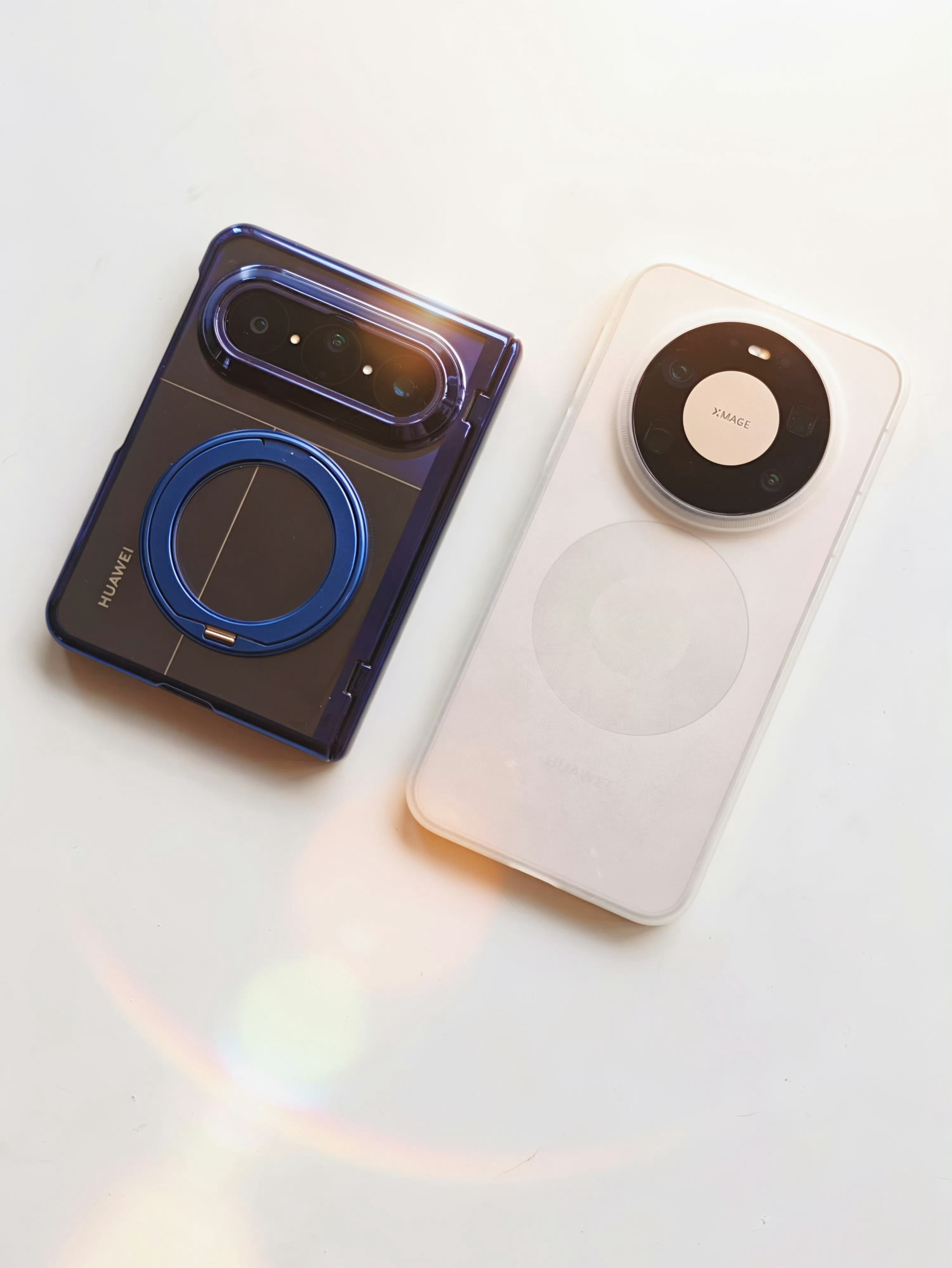 #苹果用户换华为##华为发布会# 
从09年的 iPod touch，到后来的 iPhone 15 Pro Max，我一直都是苹果、安卓双持用户。

但这两年，我的主力设备慢慢转向了安卓。尤其是阔折叠越来越成熟之后，真的打开了很多以前没想过的使用方式，连我的游戏账号也陆续转到了安卓。

现在手里主要用的是华为 Mate 80 Pr ​