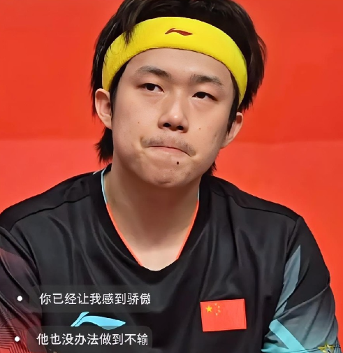 温瑞博不敌张本智和，我并不意外，林诗栋出任三单我也不惊讶，真正让我意外的是，王楚钦第四盘对阵张本智和，竟然被零封了。照理说以王楚钦的技术实力，至少能缠斗到决胜局。两人交手这么多次，就算打得再艰难，大头向来都能稳住，一分一分地来回相持。
 
先把两人交手的历史底账翻出来，你就知道这个0比3有多反常。