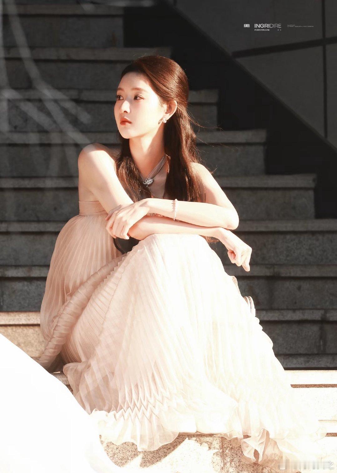 #王玉雯回应结婚离婚传闻#
BS
感情到位了，走到谈婚论嫁这一步也正常啦！如果两人的规划发生了变化，和平分开也没有什么的啊，快刀斩乱麻总比一直纠缠好！尊重他人的选择就是了，明星也是人啊！ ​