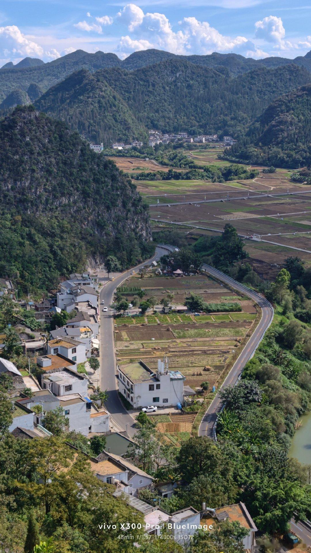 把国庆假期交给黔西南的山野

终于读懂徐霞客那句

天下山峰何其多，唯有此处峰成林

 #十一游客反向涌入小县城##情感态度表达##微博影像年##‍带着微博去旅行#  ​