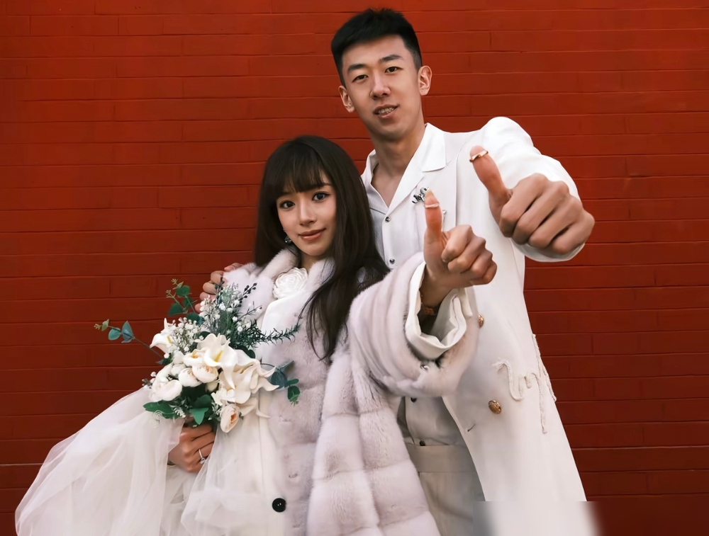 朱芳雨疯了？季后赛生死战前，他竟特批主力离队两天。 不是伤病，不是转...