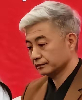 曾经九登春晚舞台、被誉为主流相声界“接班人”的国家一级演员周炜，怎么也没想到，自