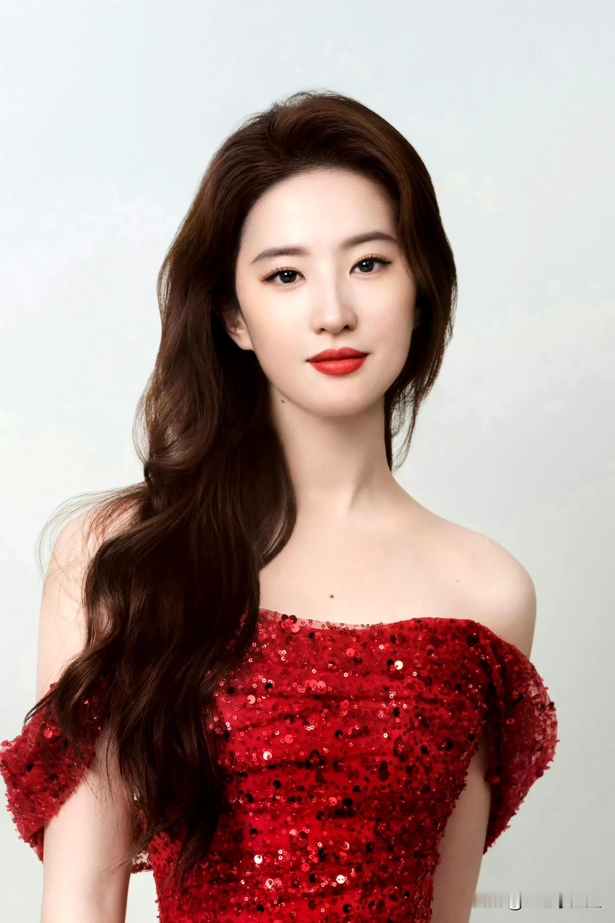 她是上镜肥瘦刚刚好的女神，珠圆玉润，多一分则肥少一分则瘦！  刘亦菲并...