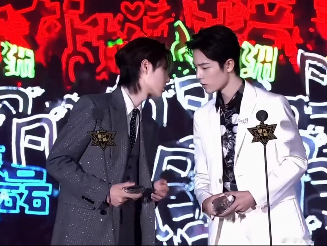 #肖战王一博歌词# 家产就这样纠缠 永远幸福吧博君一肖#王一博第三场秀和肖战生日同一天##肖战王一博顶峰相见##肖战王一博提名华鼎奖##博君一肖# ​