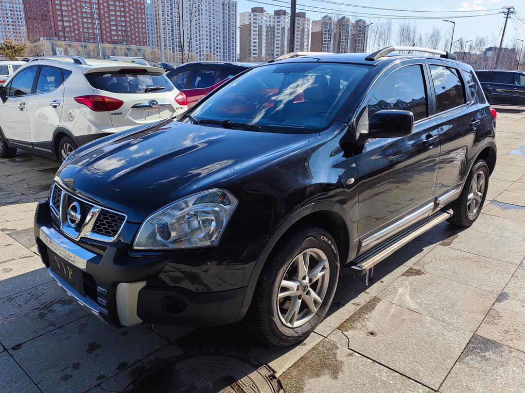 5万买二手SUV，踏实比啥都强
5万预算买SUV，我的建议是：这个价位别追求任何兴奋点，追求“找不到烦心的地方”就赢了。
2015款的日产逍客CVT两驱，现在行情两万六千四，十三万公里的车源报价就是这数。CVT平顺、底盘软、方向盘轻、空间够用、油耗八个左右。你找不到任何让你兴奋的地方，但也找不到任何