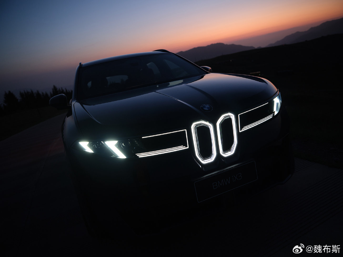 不得不说，宝马新世代 BMW iX3，全国统一价 26.99 万起～
这回真是上了道儿了... ​