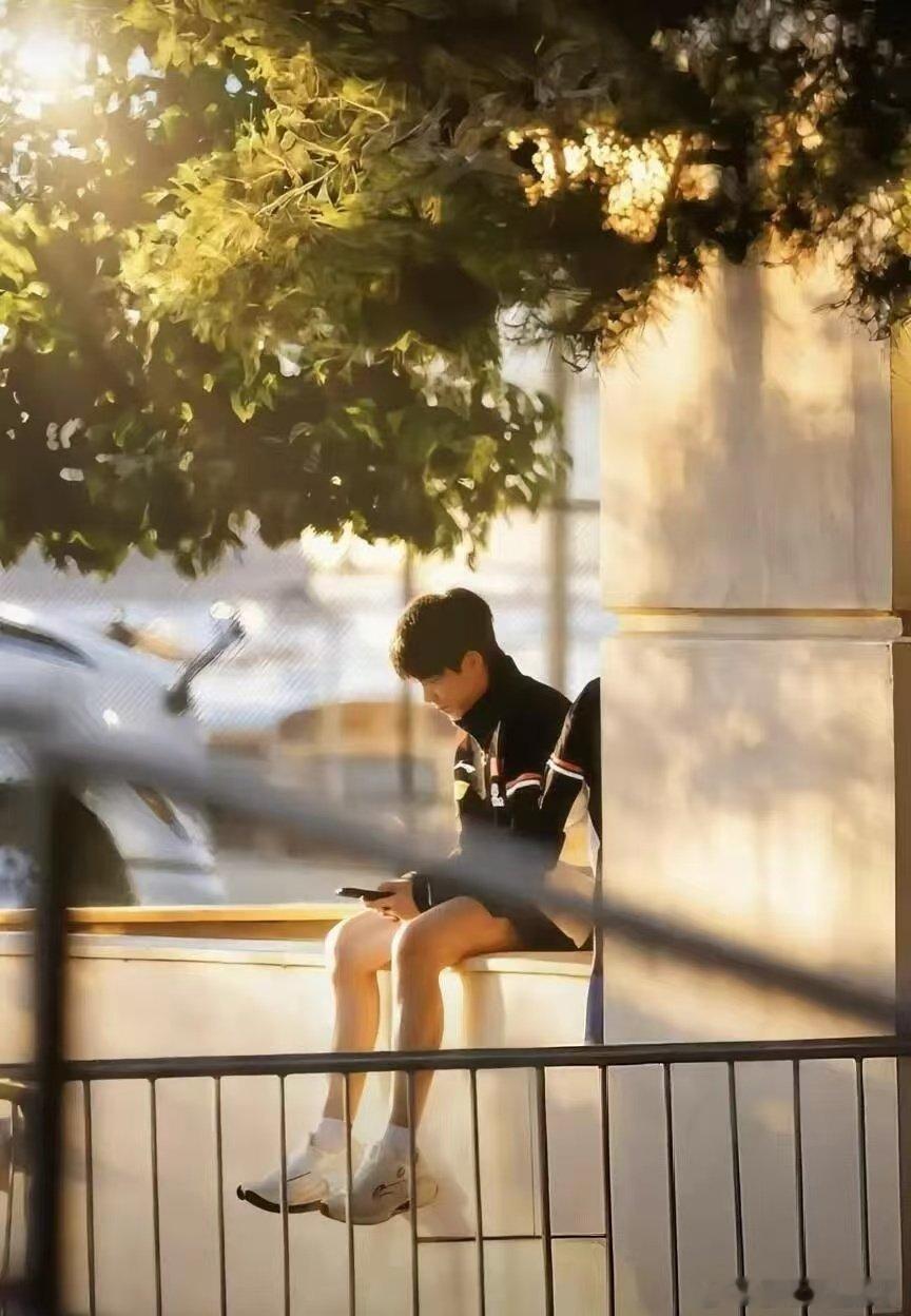 敬坚持 敬妥协 敬终将到来的光明未来🥂

#壁纸##莎头##不买不招35岁员工的公司产品##王楚钦备战亚运状态不错# ​