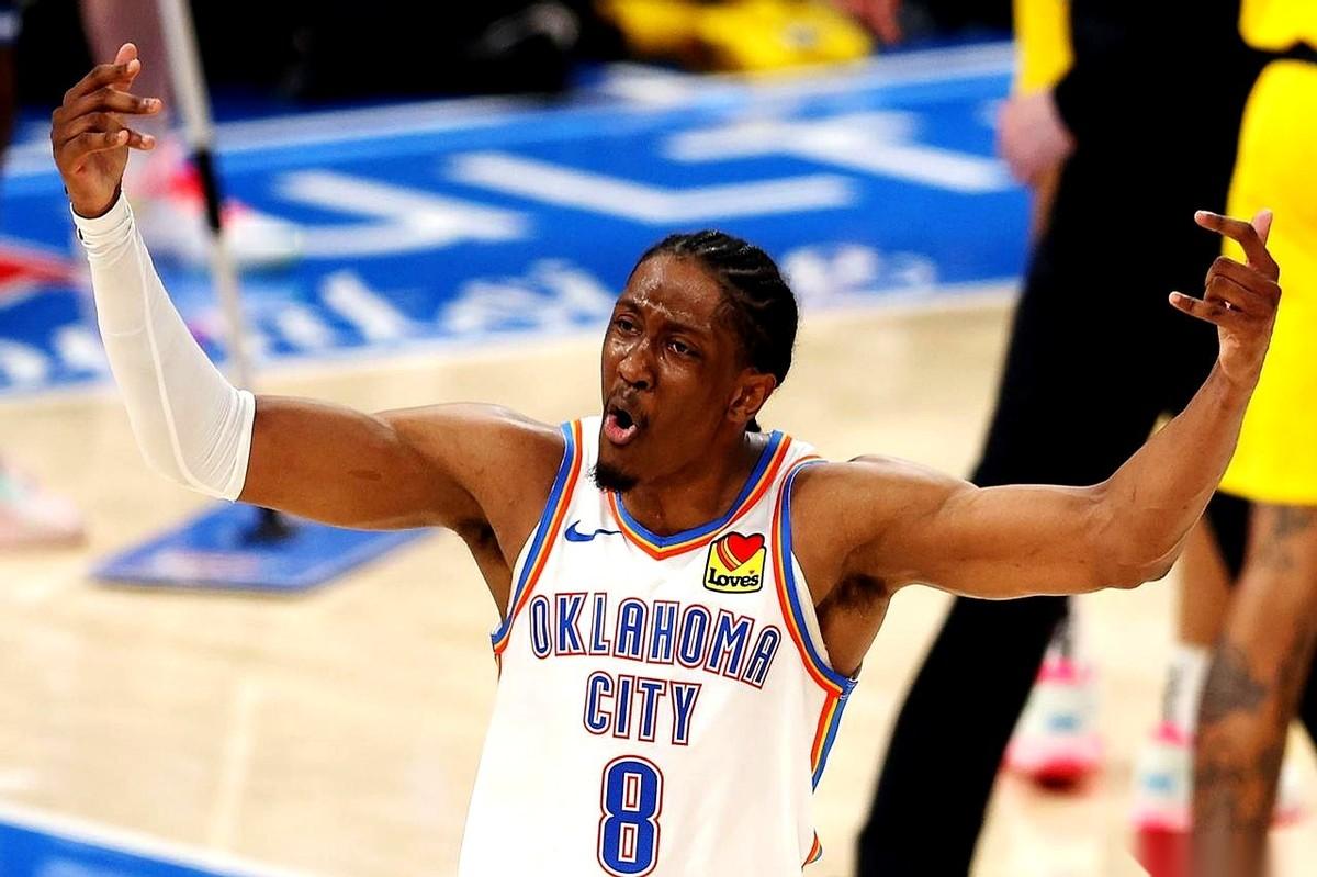 俄克拉荷马雷霆队的卫冕之路，突然撞上了一块巨石。 就在球队刚刚2比0领...