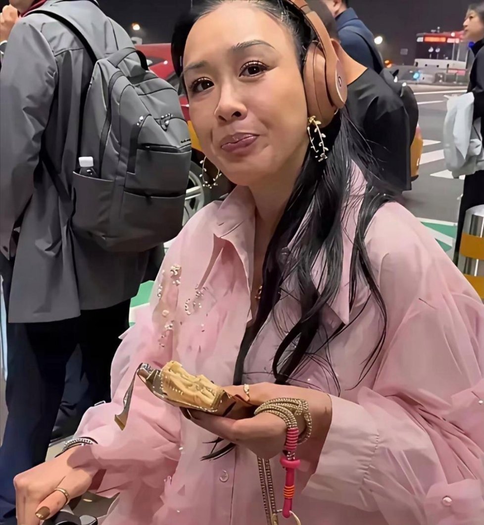 钟丽缇没开滤镜的样子，太真实了，这就是她最自然的状态 ​