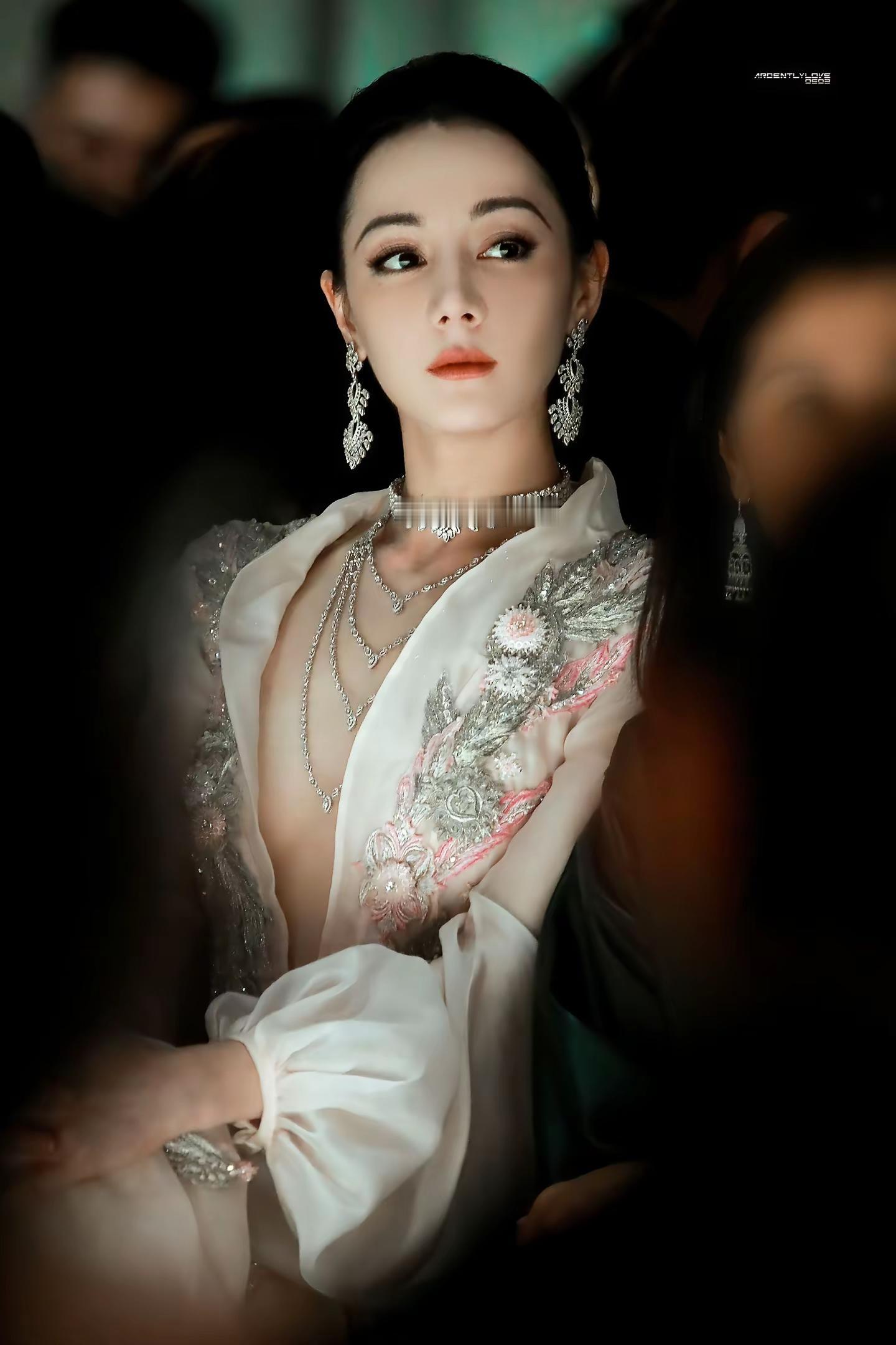 美神降临迪丽热巴 @Dear-迪丽热巴