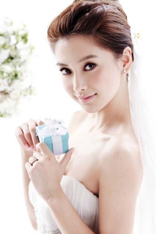 想把我唱给你听🥰

angelababy杨颖 早期婚纱广告 ​