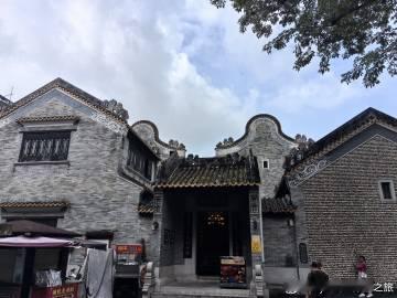 沙湾非遗古镇，不一样风格的古镇。<br />一个人买了展馆联票，慢慢悠...