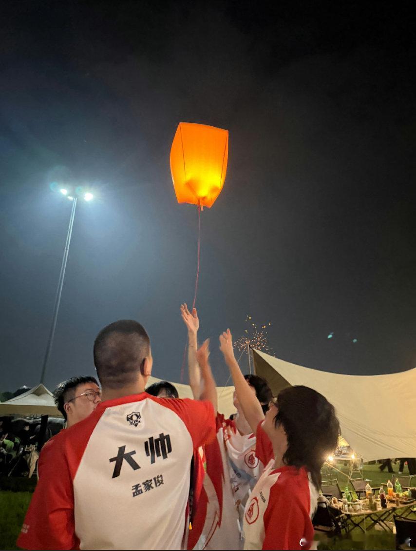 我们五个永远厉害

#长生说打完今年不想打了##AG老五人组倒计时# ​​​​#AG告别夏季赛# ​