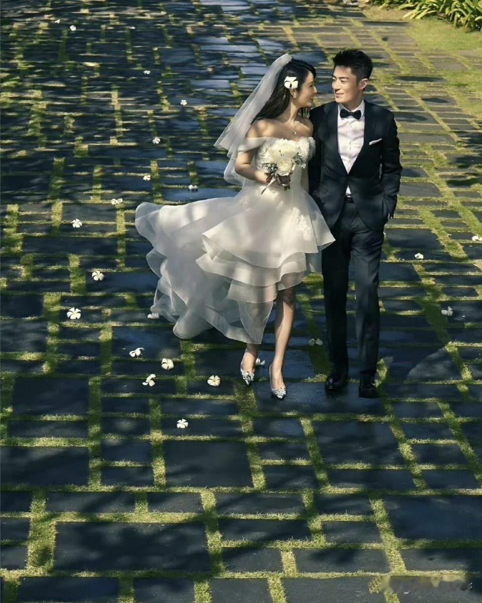 谁懂当年林心如和霍建华婚礼上，这张合照的含金量，如今再看，简直是前无古人，后无来者 ​